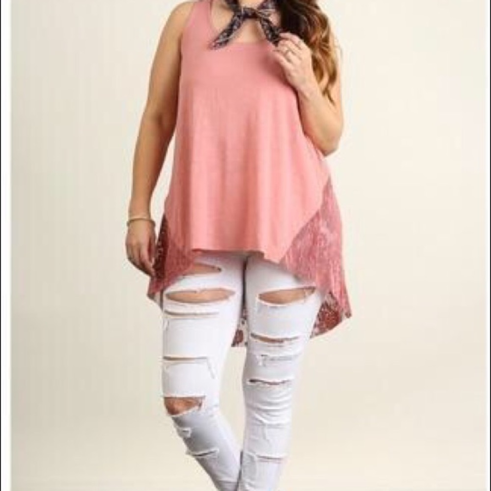🏖Host Pick 6/29🏖 Curvy Peach Tank w/Lace - Picture 3 of 3